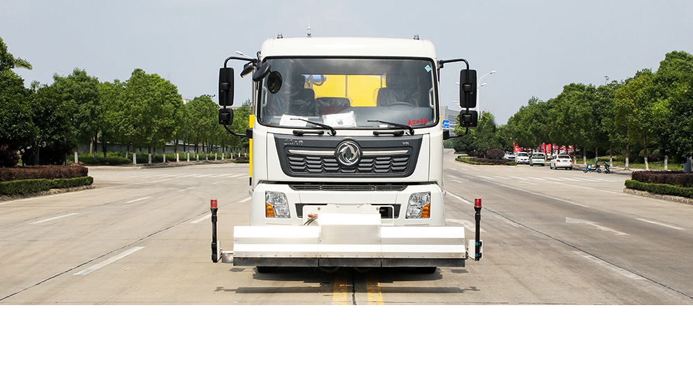 天锦路面养护车图7