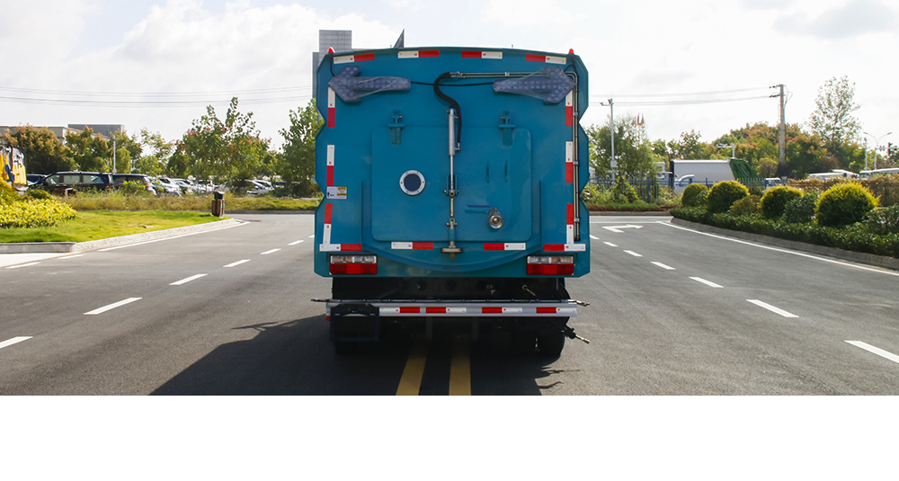 东风小多利卡洗扫车图8